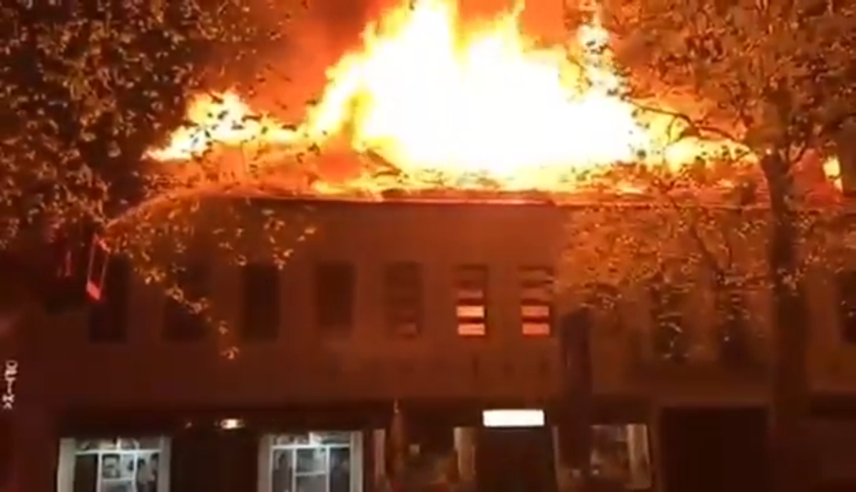 STRAŠAN POŽAR U ĐURĐEVCU Vatra usred noći progutala zgradu u centru grada